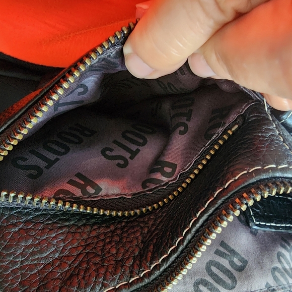 Roots Messenger Leather Bag - Picture 7 of 11